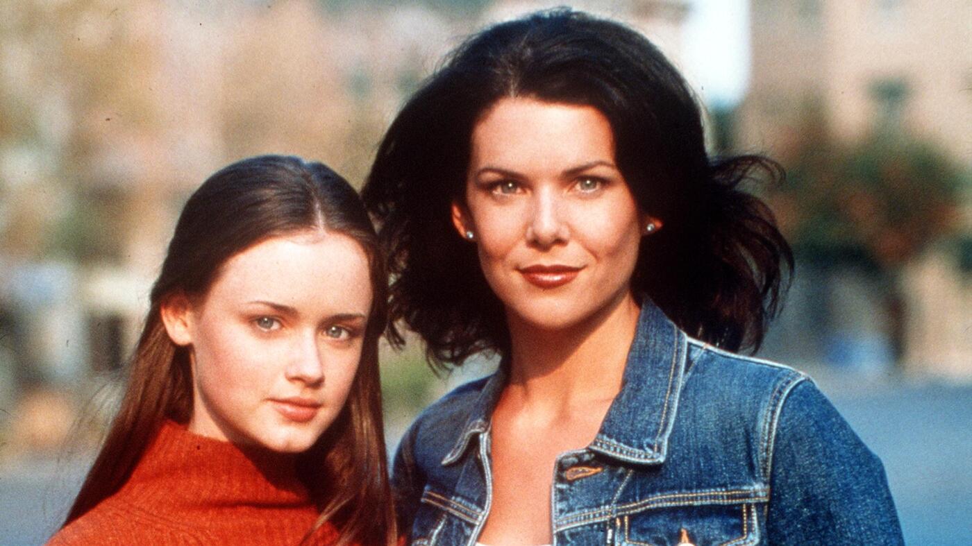 ‘Gilmore Girls’ is 25 — and fans are still flocking to small town Connecticut : NPR